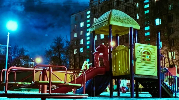 Leere Abend Spielplatz Farbe Wenig Licht — Stockfoto