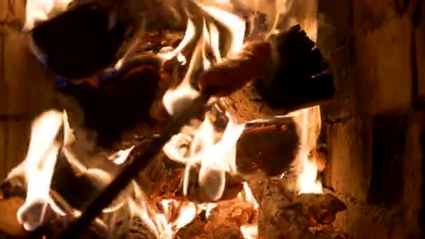 Bois Brûlant Dans Cheminée Russe — Video