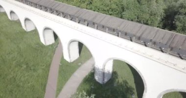 Moskova 'nın doğusundaki Sokolniki Parkı üzerinde uçuşlar