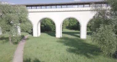 Moskova 'nın doğusundaki Sokolniki Parkı üzerinde uçuşlar