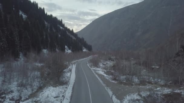 一架无人驾驶飞机在哈萨克斯坦山区拍摄的视频 — 图库视频影像