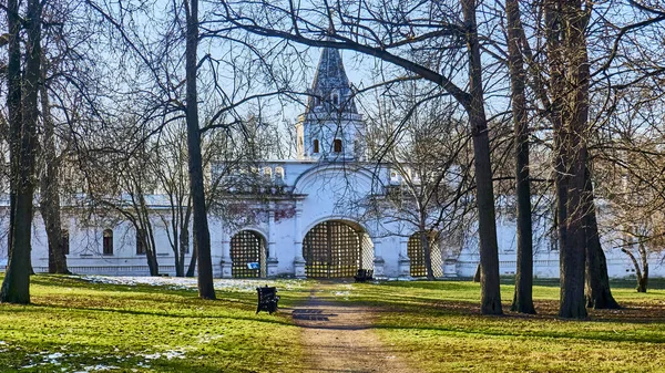 Portherregården Izmaylovo Blå Himmel – stockfoto