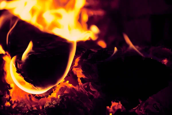 Спалювання Деревини Крупним Планом Макро Низьке Світло — стокове фото