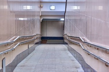 Altgeçit genel plan rengine boş inme