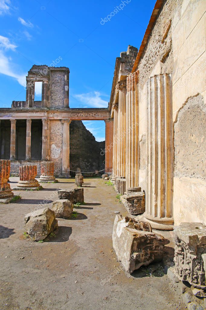 Ancient Pompeii, destroyed by Vesuvius volcano in 79 AD — Stock Photo
