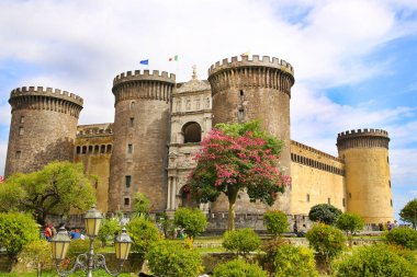 Naples, İtalya - 9 Ekim 2016: Napoli Castle Nuovo