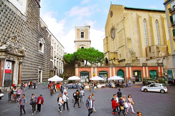 NAPLES, ITALIE - 9 octobre 2016 : Naples vue sur la rue ensoleillée. Italie, Europe Photo De Stock