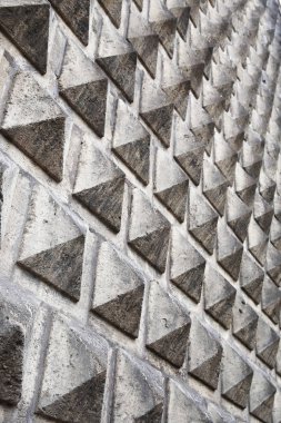 Piramit dokulu gri duvar