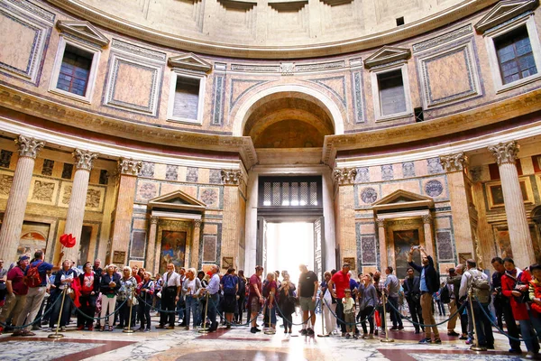 ローマのパンテオンの内部 ストック写真