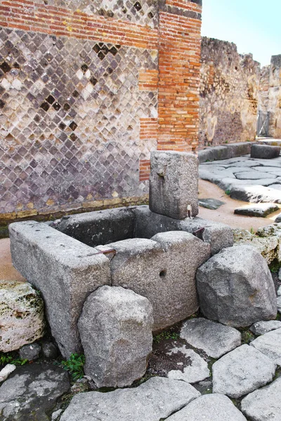 Öffentlicher Brunnen Den Straßen Von Pompeji — Stockfoto