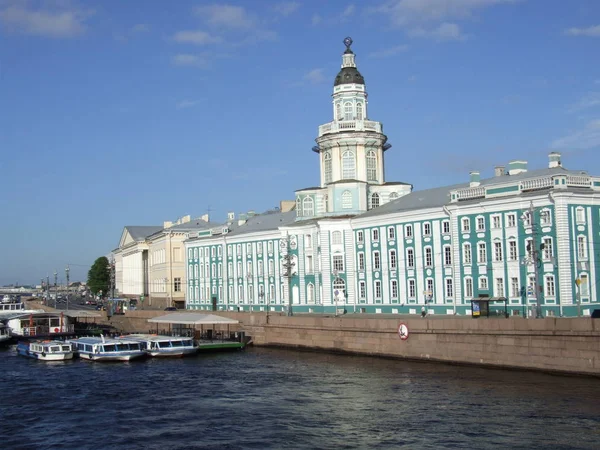 在圣彼得堡建造Kunstkamera — 图库照片