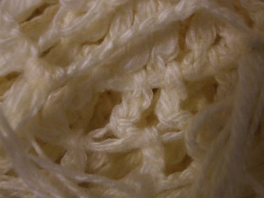 Sarı kalın şal, büyük örgü.