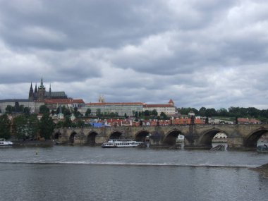 Prag Panoraması 'nın yazları uzak diyarlardan
