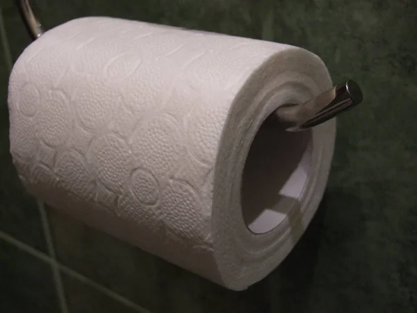 Papier Hangt Aan Houder Het Toilet — Stockfoto
