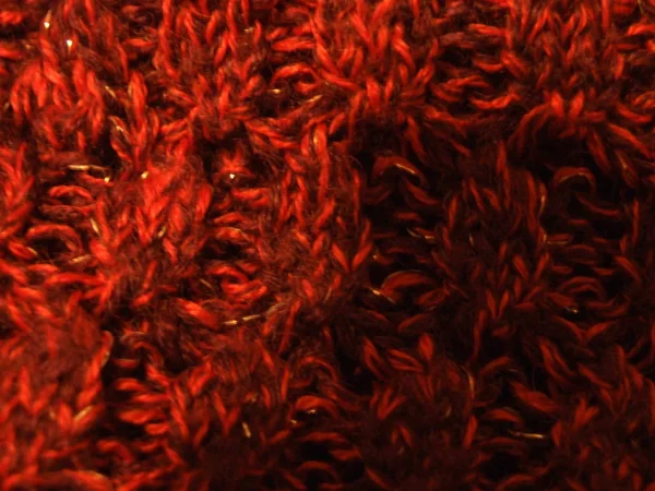 大きなニットの赤いセーター — ストック写真