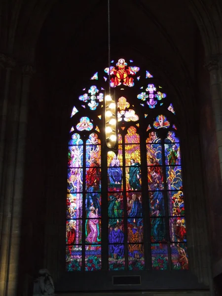 カトリック教会のステンドグラス窓 — ストック写真