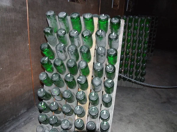 Botellas Vino Están Madurando Bodega — Foto de Stock