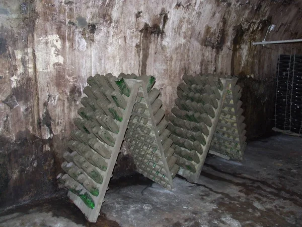 Botellas Vino Están Madurando Bodega — Foto de Stock