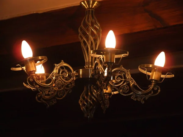 レトロなスタイルで燃えるランプ — ストック写真