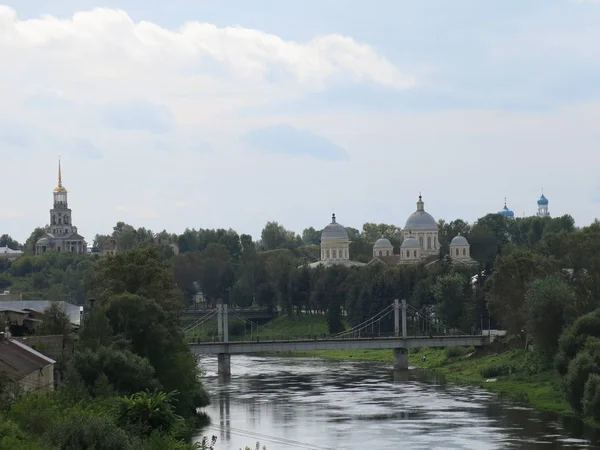 Torzhok: Yaz nehir manzarası