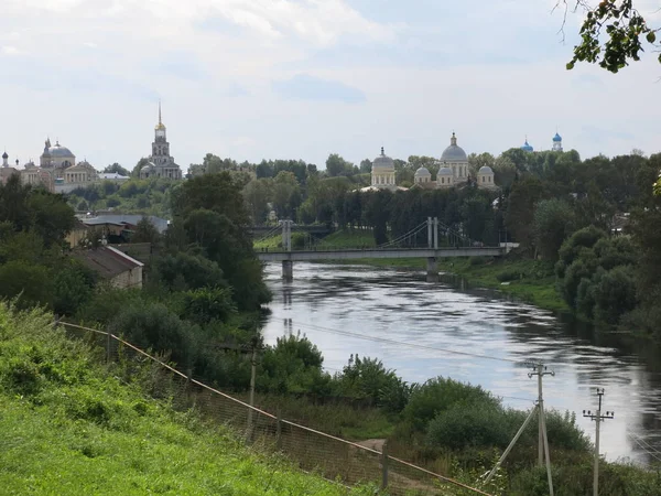 Torzhok: Yaz nehir manzarası