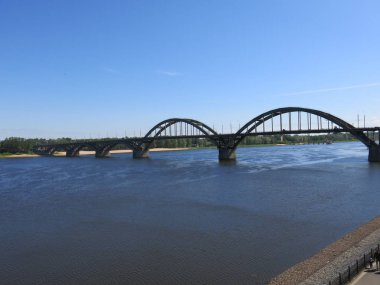 arch bridge over the Volga
