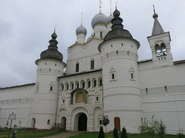 Intrarea Prin Poarta Din Față Bisericii Învierii Rostov Cel Mare — Fotografie, imagine de stoc