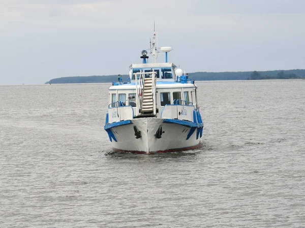 Small Ship Floating River — Stock Photo, Image