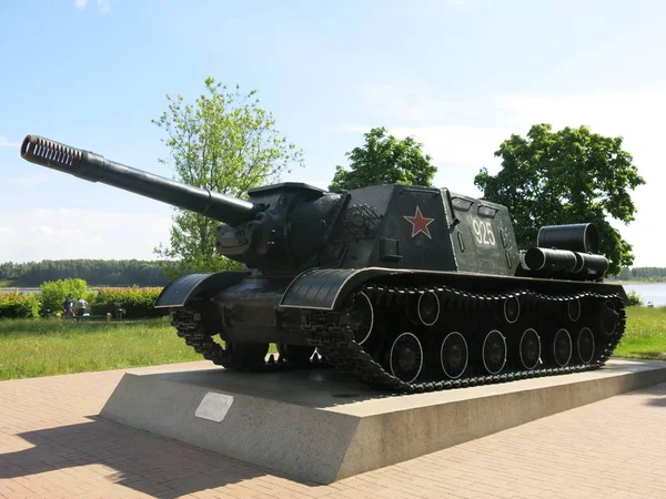 Denkmal Für Den Panzer Auf Dem Sockel — Stockfoto
