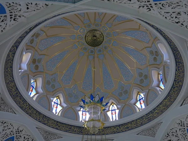 内部からカザンのクルシャリフモスク — ストック写真