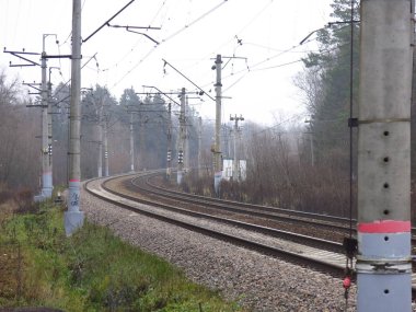 Rusya 'nın ücra bir köşesindeki yol kenarı istasyonunda sonbaharda
