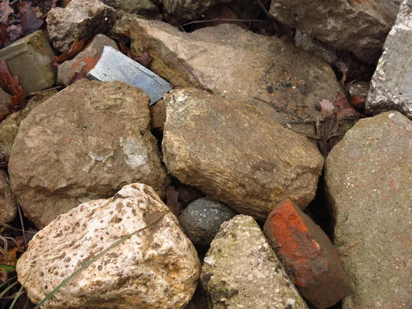 Das Alte Gebrochene Fundament Des Hauses Aus Ziegeln Und Beton — Stockfoto