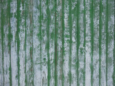 Dikey tahtaları ve yeşile boyanmış eski bir çitin dokusu. Ama solmuş ve boyası zamanla soyulmuş.