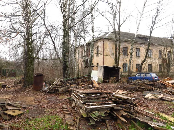 Ein Altes Haus Zum Einsturz — Stockfoto