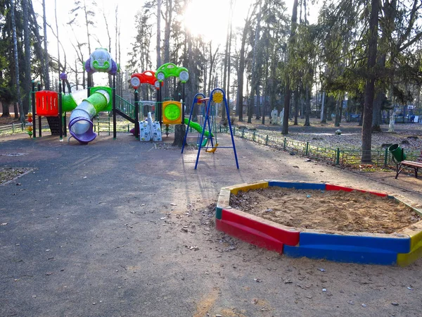 Zona Juegos Con Toboganes Plástico Columpios Arenero Laberinto Sin Niños —  Fotos de Stock