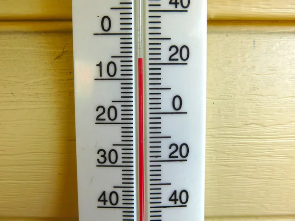 mercury thermometer outside -5 degrees Celsius