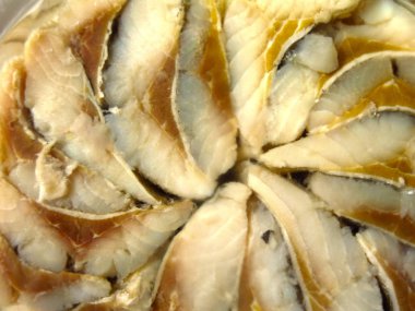 Ringa balıkları yuvarlak bir kavanozda.