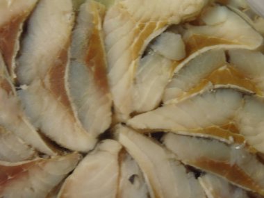 Ringa balıkları yuvarlak bir kavanozda.