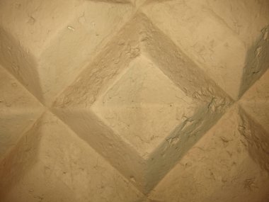 Kare süslemeli, geometrik beyaz beton çit.