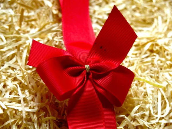 Красный Рождественский Лук Фоне Опилок — стоковое фото