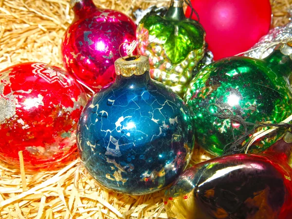 Sovětský Vánoční Strom Hračky Koule Peeling Barva Času Pilinách — Stock fotografie