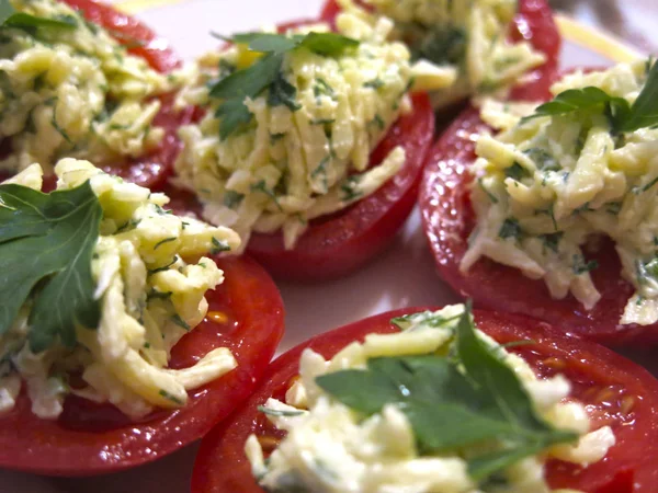 Plato Festivo Año Nuevo Tomates Rellenos Ajo Queso — Foto de Stock