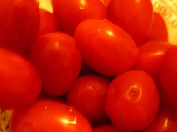 small red cherry tomatoes scattered