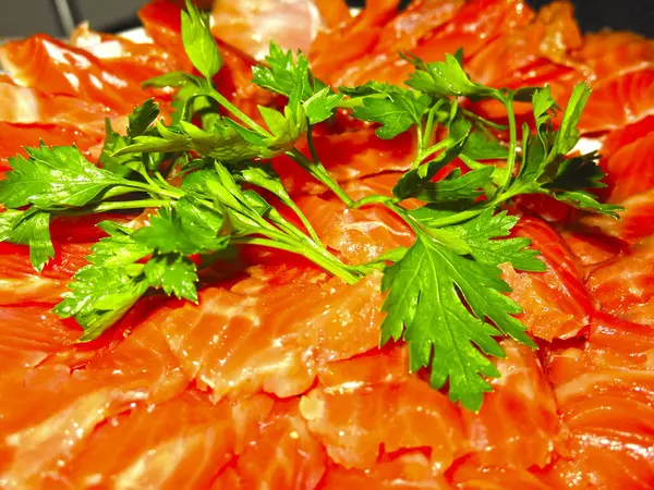 Rote Fischforelle Oder Rosa Lachs Stücke Geschnitten Mit Gemüse Einem — Stockfoto