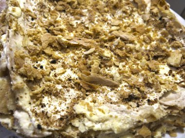 Masada Rus ev yapımı kremalı kek Napolyon var.