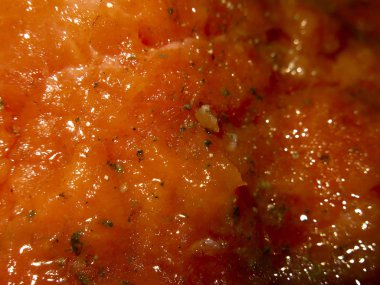 Şenlikli bir akşam yemeği için doğranmış kırmızı balık (alabalık, pembe somon)