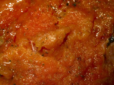 Şenlikli bir akşam yemeği için doğranmış kırmızı balık (alabalık, pembe somon)