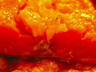 Şenlikli bir akşam yemeği için doğranmış kırmızı balık (alabalık, pembe somon)