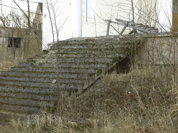 Huge Beautiful Abandoned Mansion Being Destroyed Rotting Moss Roof Plaster — Stock Photo, Image