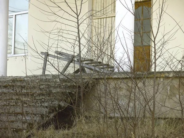 Huge Beautiful Abandoned Mansion Being Destroyed Rotting Moss Roof Plaster — Stock Photo, Image